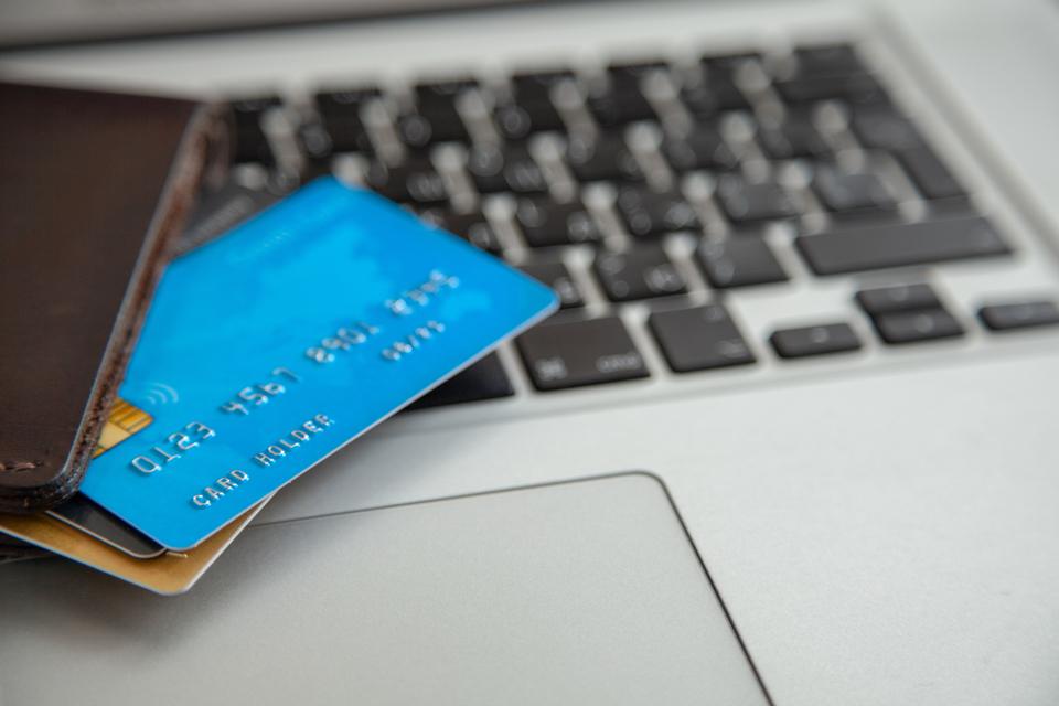 Монтаж натяжных потолков